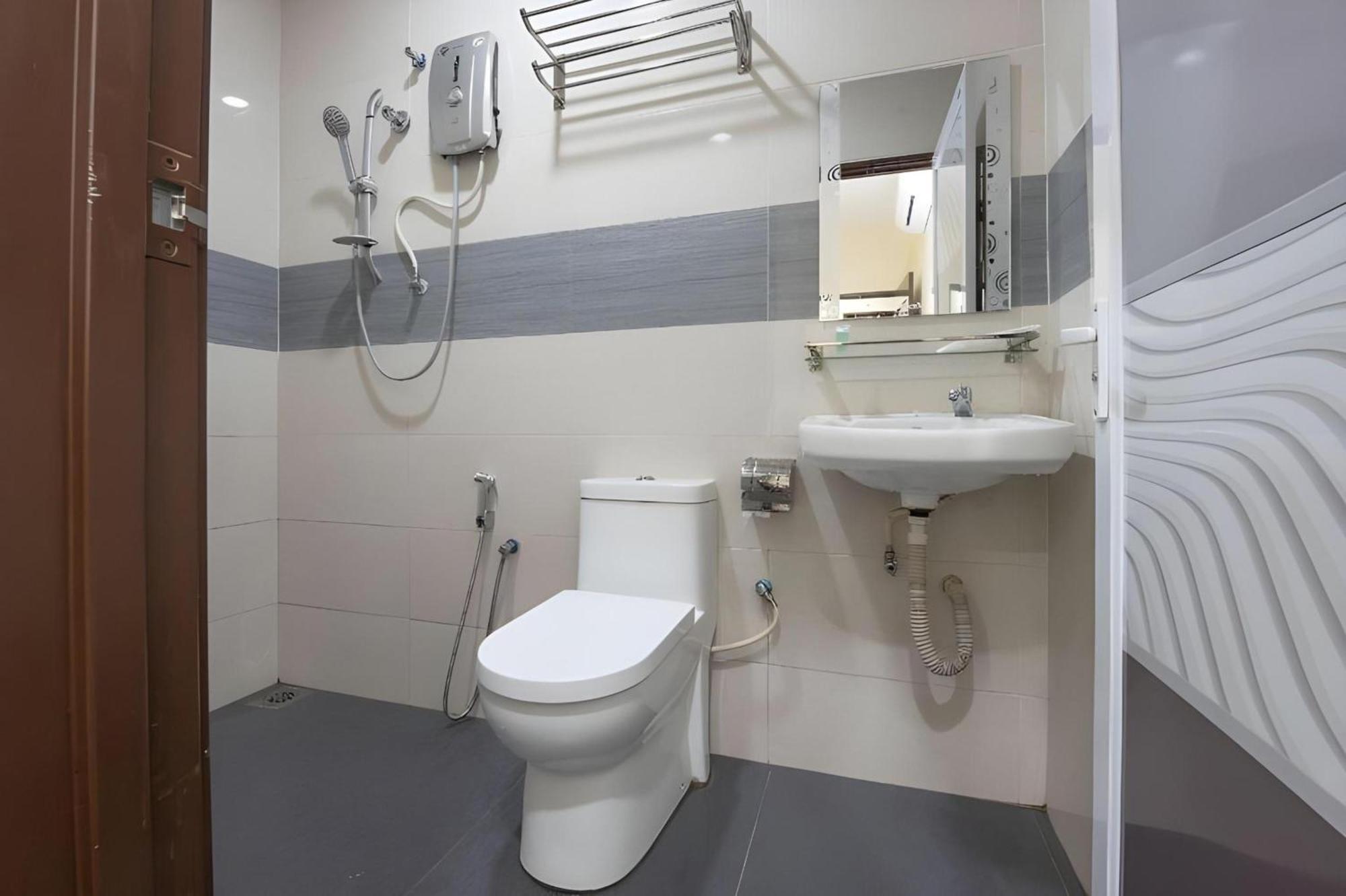 Oyo 90380 Hotel 2*