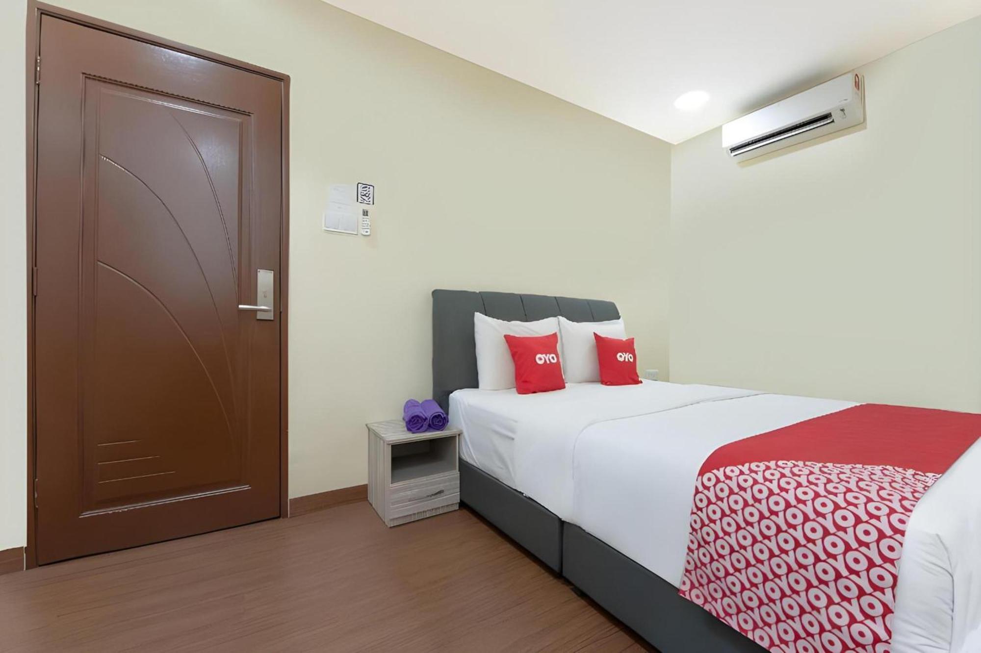 Oyo 90380 Hotel